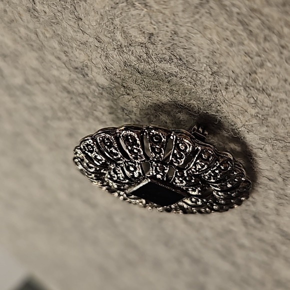 Enamel & Antiqued Silverstone 1 3/8"Dia. Brooch - Picture 5 of 6